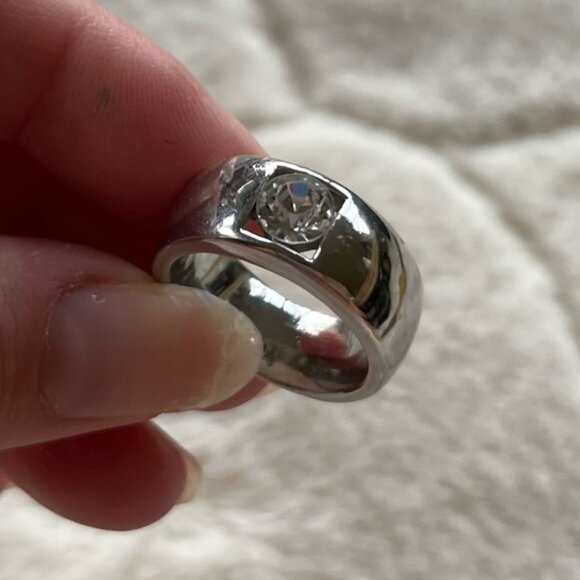 Chunky Silver Tone Statementring with Faux Diamond CZ Jewel - Picture 1 of 3